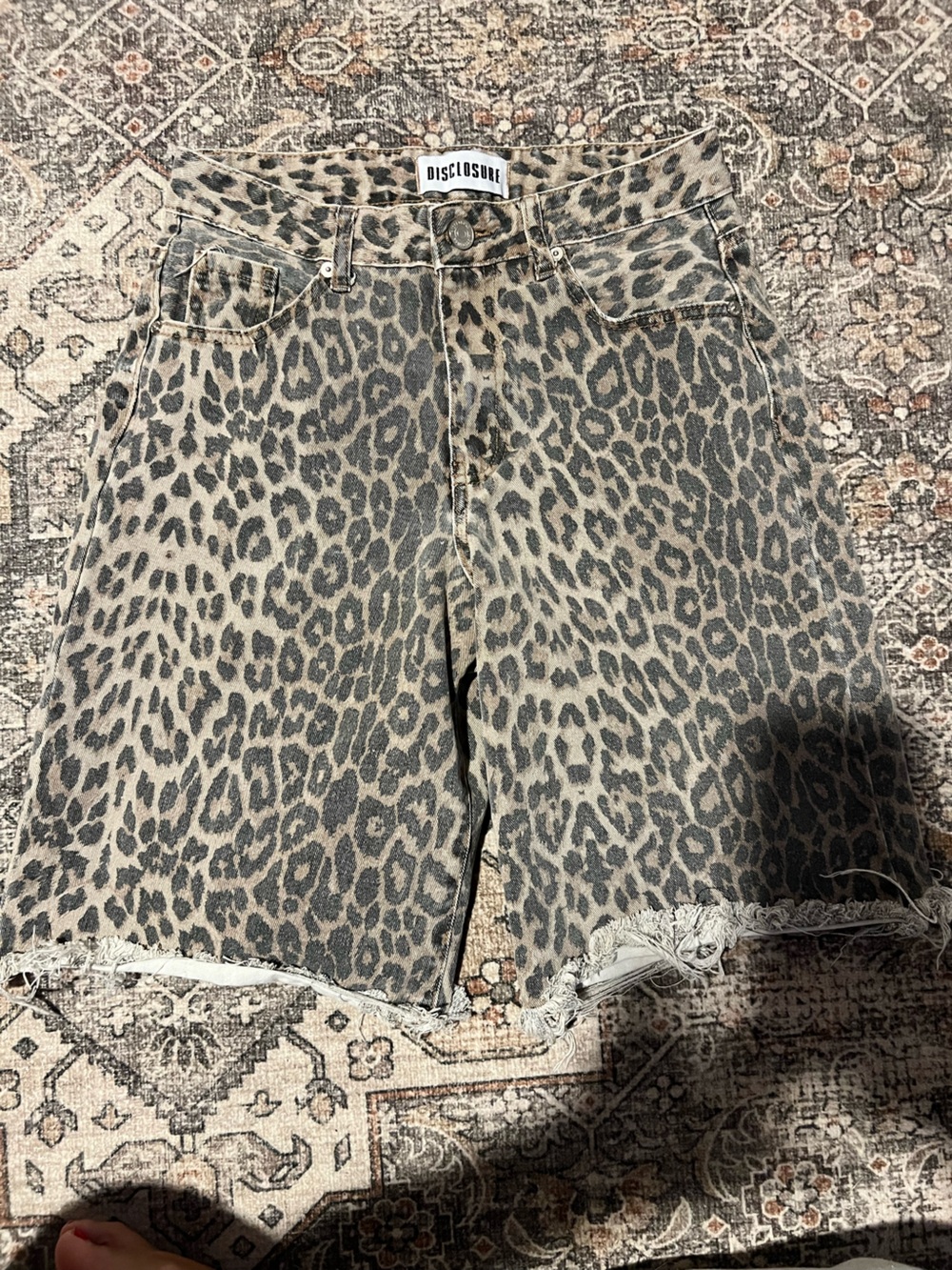 Disclosure Leopard Print Women's Denim Shorts - Neutral Gray